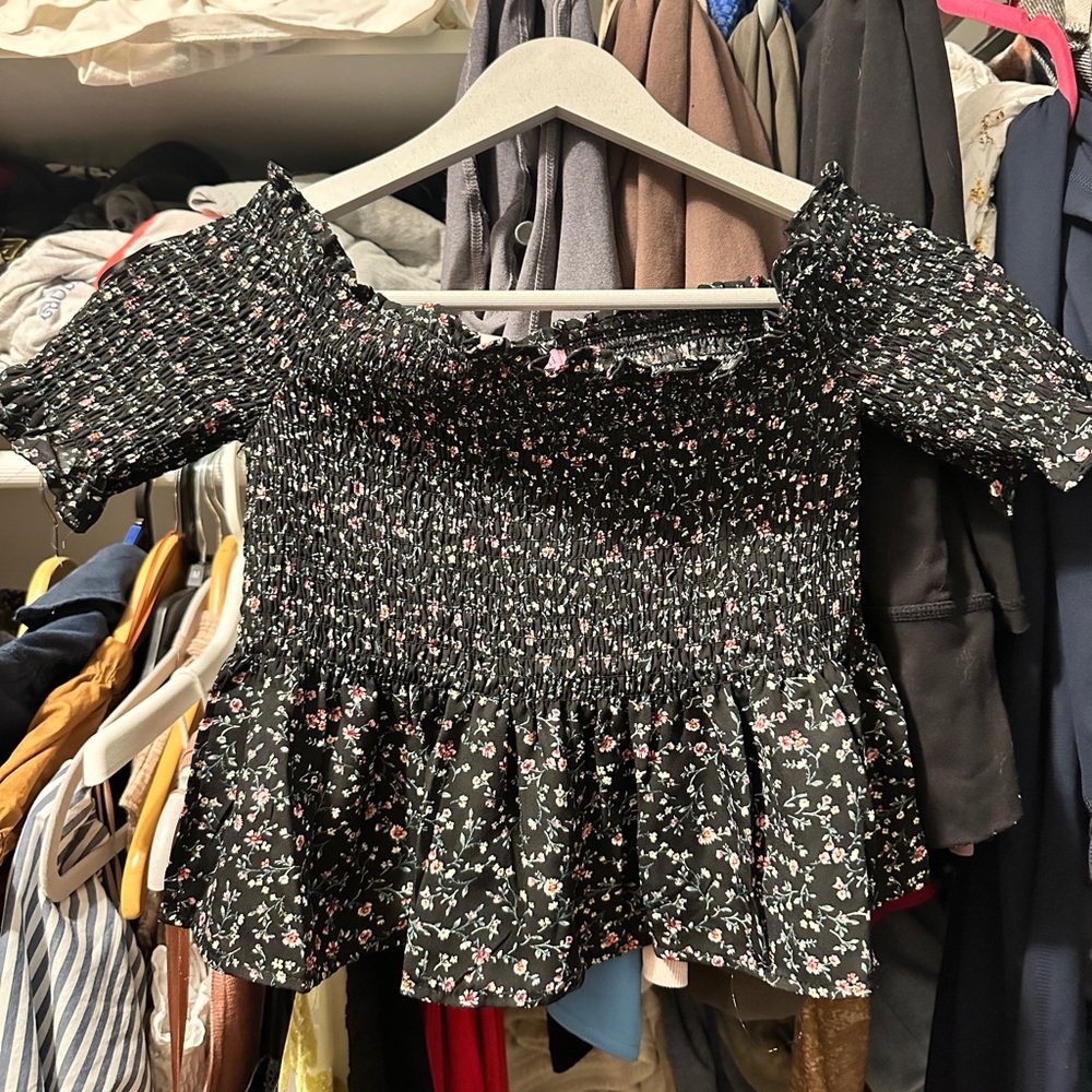 Crop top medium in size brand new